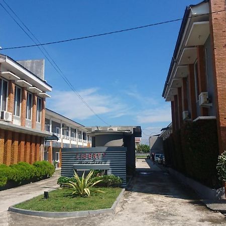Liberty Homestay Parit  エクステリア 写真