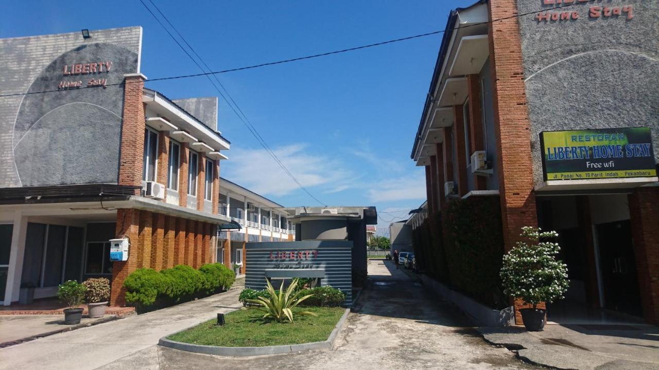 Liberty Homestay Parit  エクステリア 写真